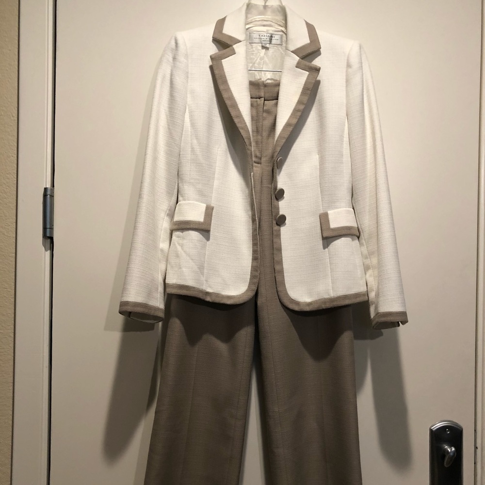 Tahari S Levine 2 Piece Suit, Size 2 Petite